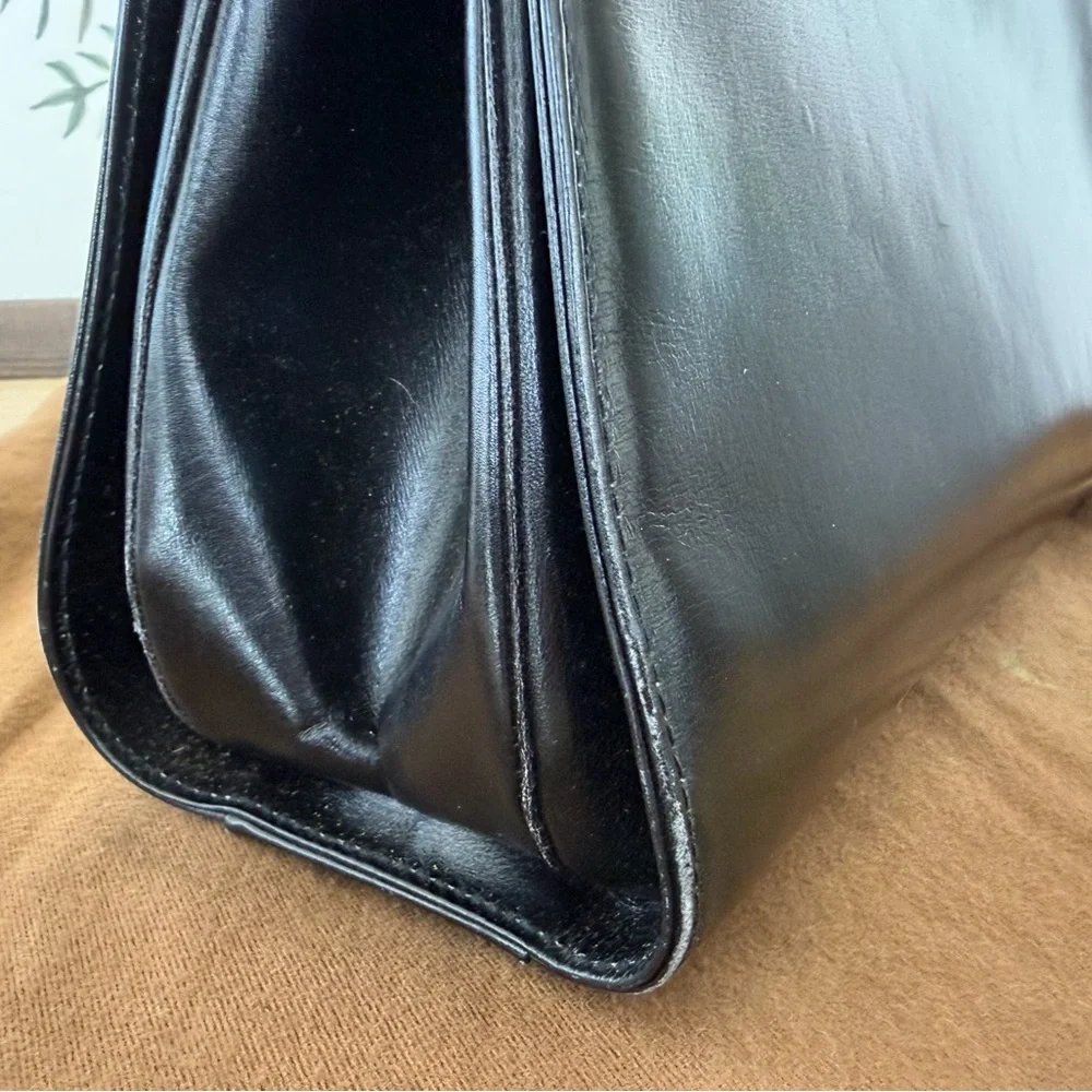 Gucci Black Leather Shoulder Bag - Picture 6 of 15